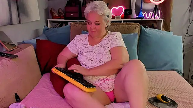 ShannaKingson online show from 08/05/26, 09:14
