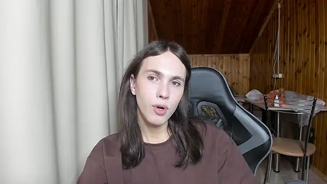 Snapshot of fcherthth chatting on 12/20/24, 11:16 fcherthth online show from 12/20/24, 11:16