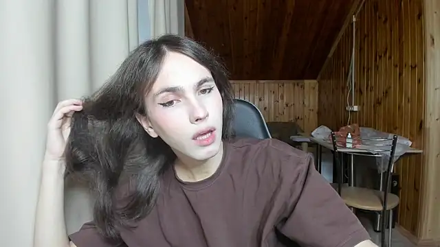 Snapshot of fcherthth chatting on 12/19/24, 07:29 fcherthth online show from 12/19/24, 07:29