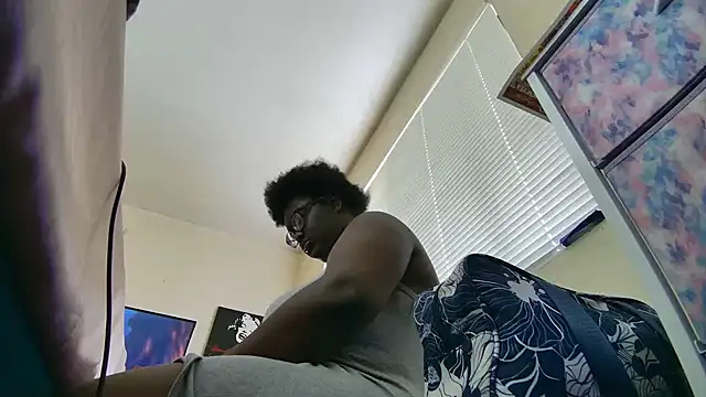 Yagurl  west online show from 02/21/25, 11:32