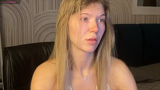 viviann evans online show from 10/24/25, 01:04