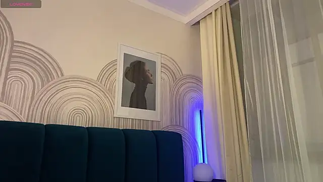 viviann evans online show from 03/30/26, 12:56