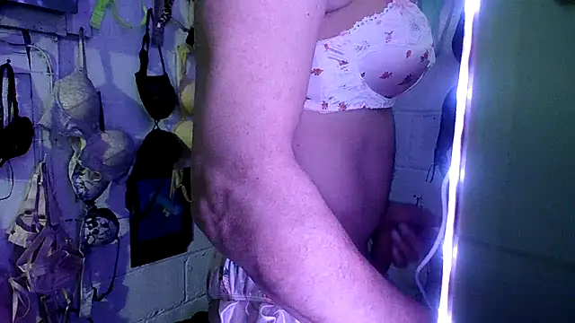 Snapshot of Mshizzle12 chatting on 03/02/26, 02:34 Mshizzle12 online show from 03/02/26, 02:34