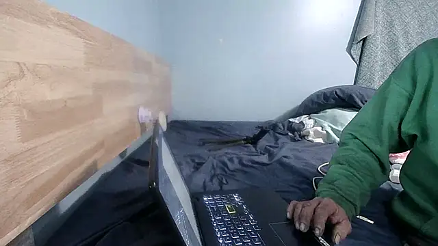 Snapshot of Mshizzle12 chatting on 02/17/26, 09:06 Mshizzle12 online show from 02/17/26, 09:06