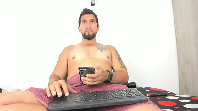 Snapshot of JULESLAKES chatting on 12/23/25, 02:11 JULESLAKES online show from 12/23/25, 02:11