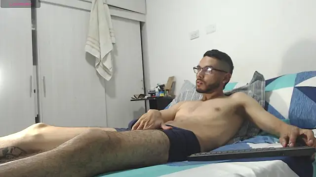 Snapshot of russthiago chatting on 02/13/26, 08:53 russthiago online show from 02/13/26, 08:53