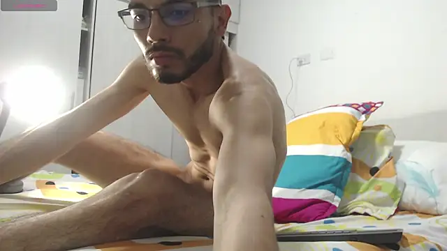 Snapshot of russthiago chatting on 02/21/26, 02:19 russthiago online show from 02/21/26, 02:19