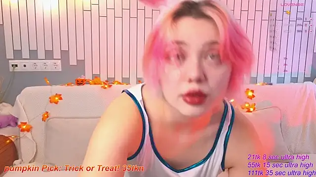   KawaiiYuki   online show from 10/30/25, 08:23