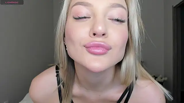 sarahphyllis online show from 11/26/25, 07:58