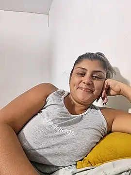 Snapshot of AlyDenalioficial chatting on 04/24/26, 03:58 AlyDenalioficial online show from 04/24/26, 03:58