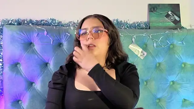 Paola Lyon  online show from 01/13/26, 06:34