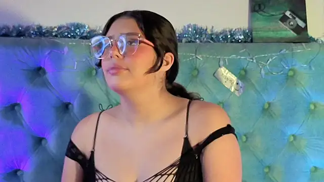 Paola Lyon  online show from 01/12/26, 12:45