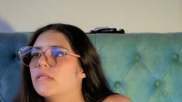 Snapshot of Paola_Lyon_ chatting on 09/27/25, 06:52 Paola Lyon online show from 09/27/25, 06:52