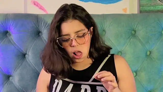 Paola Lyon  online show from 02/13/26, 07:25