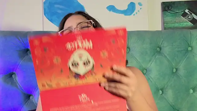 Paola Lyon  online show from 04/16/26, 06:30