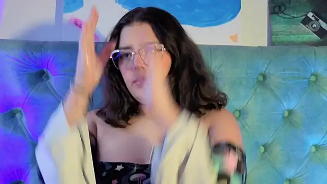 Paola Lyon  online show from 03/17/26, 06:22