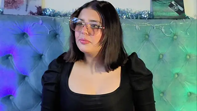 Paola Lyon  online show from 12/16/25, 06:12