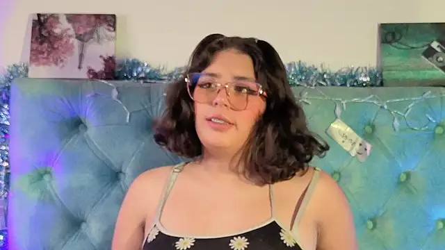 Paola Lyon  online show from 01/07/26, 11:59