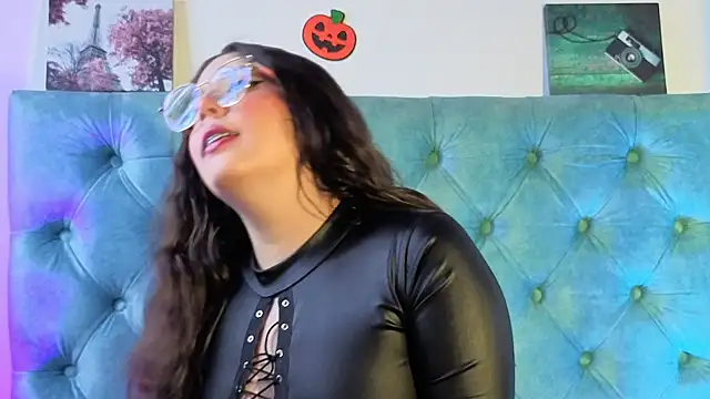 Paola Lyon  online show from 11/04/25, 06:44