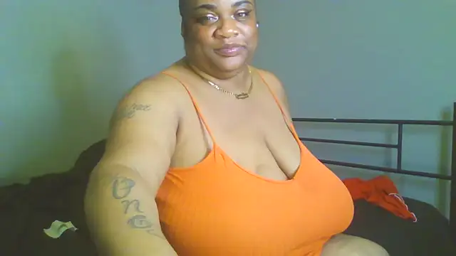 Snapshot of NaughtyHottieBBW chatting on 06/23/26, 04:21 NaughtyHottieBBW online show from 06/23/26, 04:21