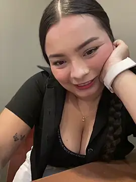 Snapshot of aneesa_darzi chatting on 02/07/25, 10:09 aneesa darzi online show from 02/07/25, 10:09
