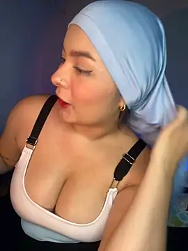 Snapshot of aneesa_darzi chatting on 12/04/24, 12:57 aneesa darzi online show from 12/04/24, 12:57
