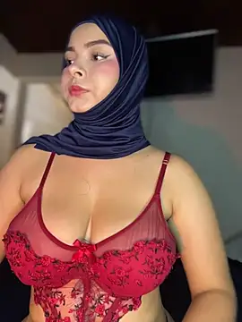 Snapshot of aneesa_darzi chatting on 06/23/26, 05:00 aneesa darzi online show from 06/23/26, 05:00