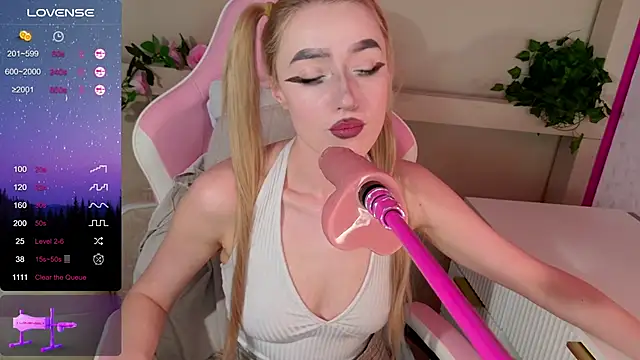 LeonaEviann online show from 04/14/26, 01:32