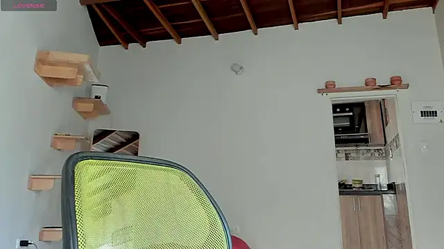 Snapshot of Rainbow_leia chatting on 10/12/25, 07:04 Rainbow leia online show from 10/12/25, 07:04