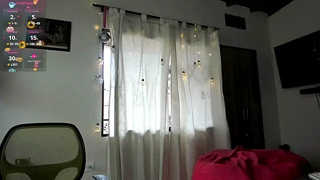 Snapshot of Rainbow_leia chatting on 12/21/24, 06:44 Rainbow leia online show from 12/21/24, 06:44