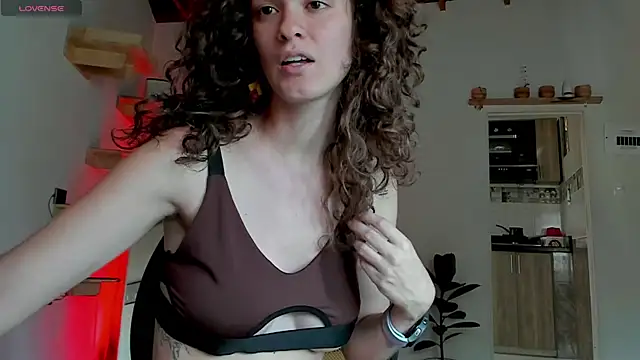 Snapshot of Rainbow_leia chatting on 11/16/25, 07:29 Rainbow leia online show from 11/16/25, 07:29