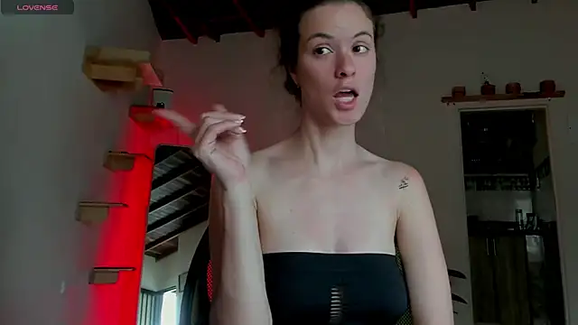 Snapshot of Rainbow_leia chatting on 10/19/25, 08:00 Rainbow leia online show from 10/19/25, 08:00