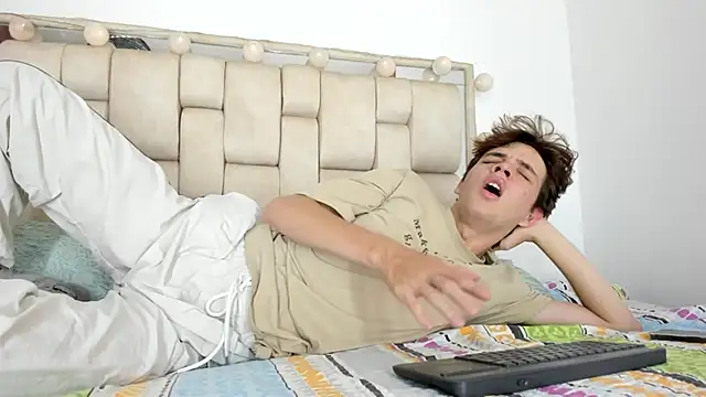 daniel hot03 online show from 10/27/25, 08:32