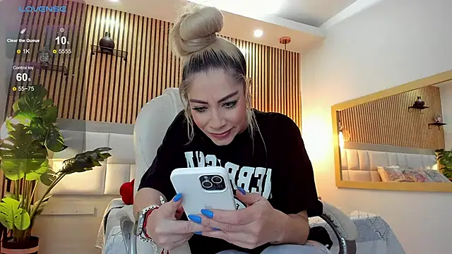 Viktoria Davis online show from 12/01/24, 10:15