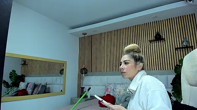 Viktoria Davis online show from 12/17/24, 03:28