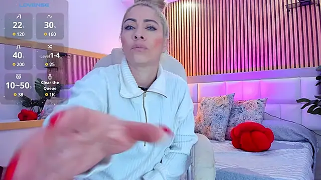 Viktoria Davis online show from 01/04/25, 10:13