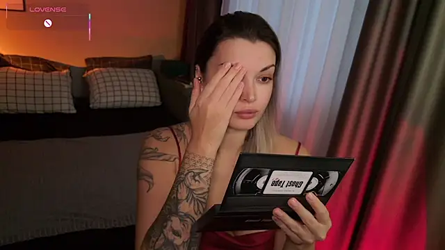 LancasterLady online show from 04/09/26, 02:23