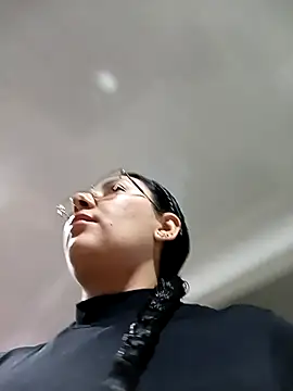 Snapshot of my-kitty chatting on 12/03/25, 12:01 my-kitty online show from 12/03/25, 12:01