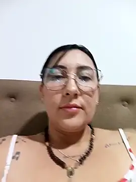 Snapshot of my-kitty chatting on 10/20/25, 11:49 my-kitty online show from 10/20/25, 11:49