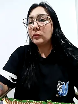 Snapshot of my-kitty chatting on 10/18/25, 10:23 my-kitty online show from 10/18/25, 10:23