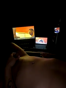 Snapshot of SideGhost chatting on 11/11/25, 10:21 SideGhost online show from 11/11/25, 10:21