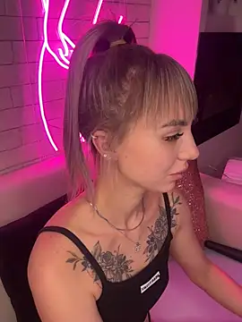 MiaMinx online show from 12/29/24, 10:25