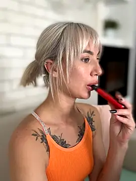 MiaMinx online show from 10/22/25, 12:54