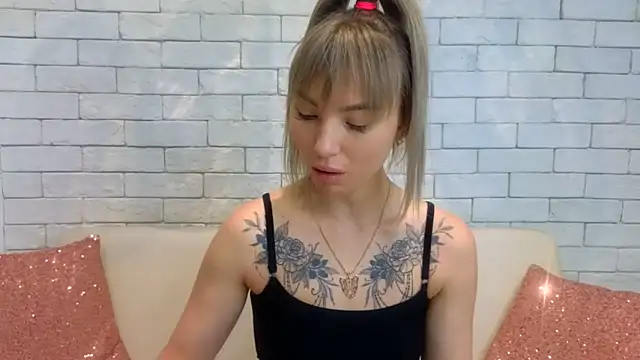 MiaMinx online show from 01/30/25, 10:19