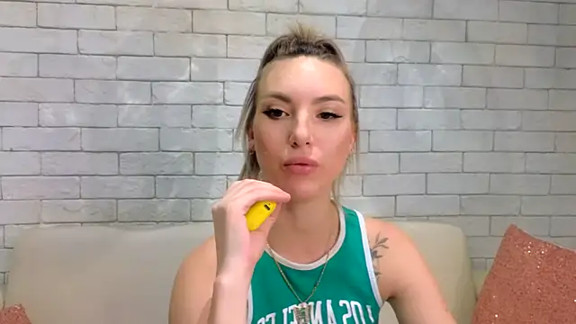 MiaMinx online show from 02/07/25, 04:37