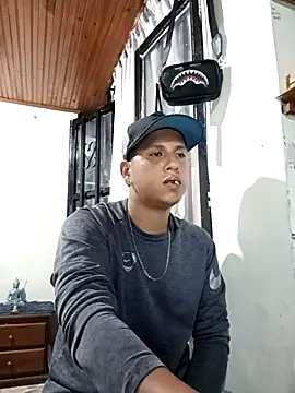 Snapshot of Peterking11 chatting on 11/08/25, 10:52 Peterking11 online show from 11/08/25, 10:52