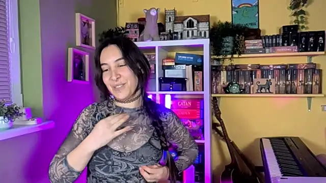 Snapshot of LelianaHazel chatting on 01/13/26, 04:11 LelianaHazel online show from 01/13/26, 04:11