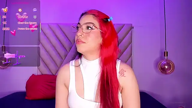 EmmaSwift  online show from 10/11/25, 03:51