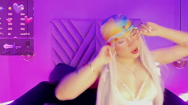 EmmaSwift  online show from 12/17/25, 02:38