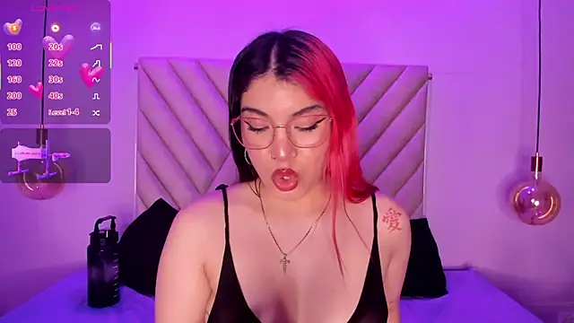 EmmaSwift  online show from 11/23/25, 01:59